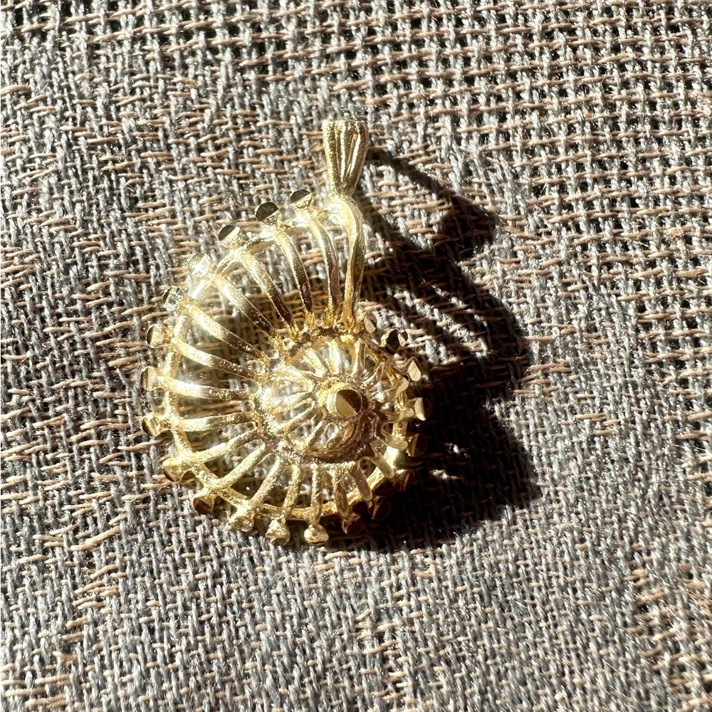 Gorgeous custom 14k yellow gold shell pendant